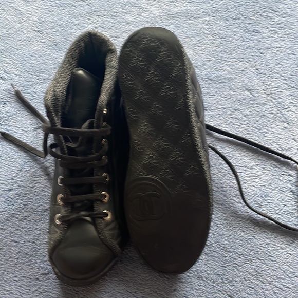 Chanel women shoes , size 6 women’s. Black - Picture 3 of 6